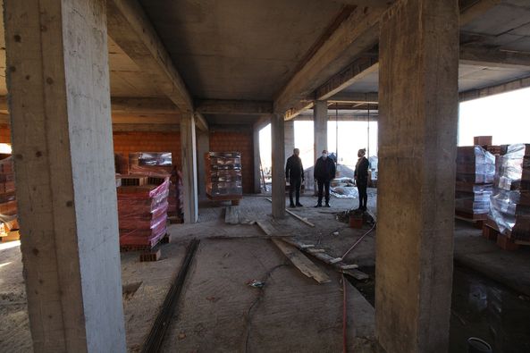 KRYETARI I KOMUNS NOVOBËRDËS VIZITOI PUNËT NË  QERDHEN E FËMIJËVE  NË FSHATIN LLABJAN