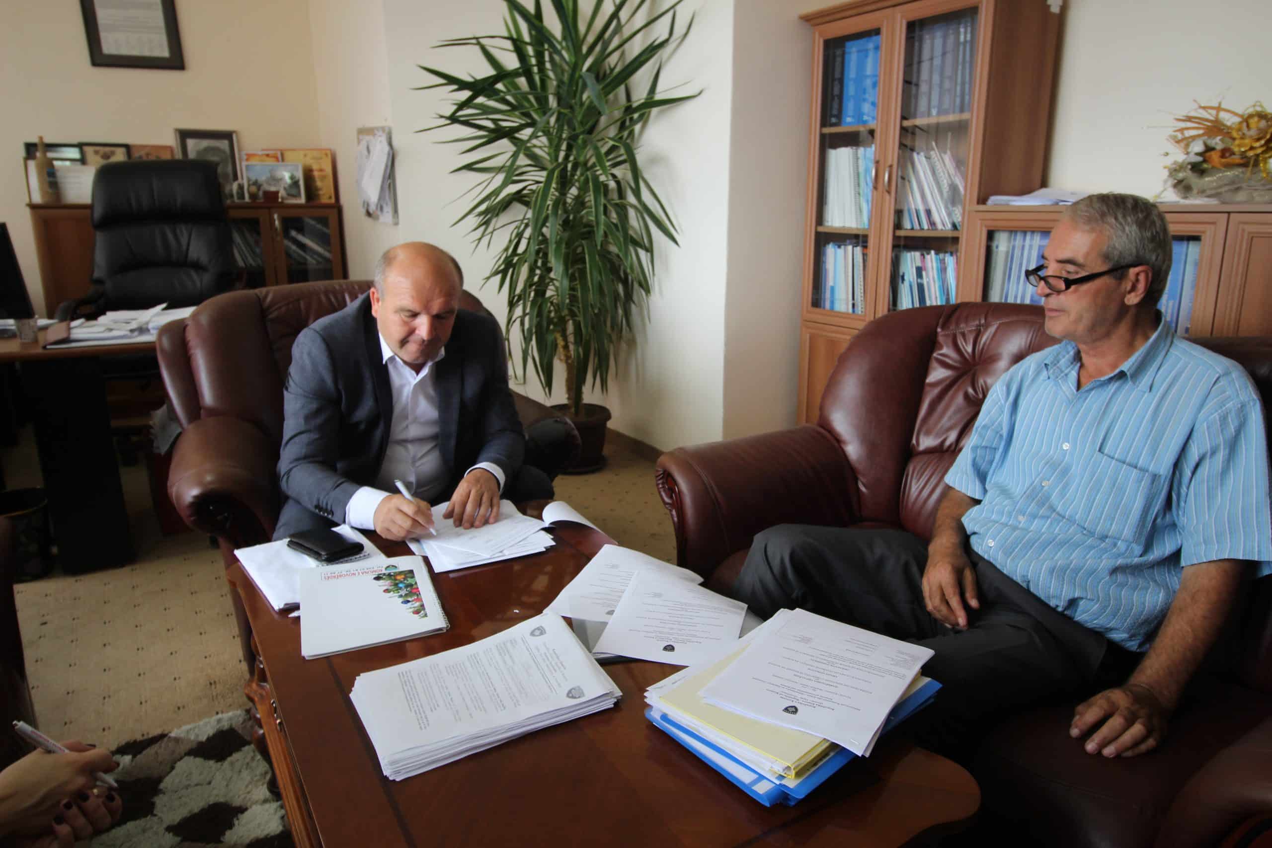 Nënshkruhen dy memorandume për  ndërtimin e  shtëpive  të reja në komunën e Novobërdës.