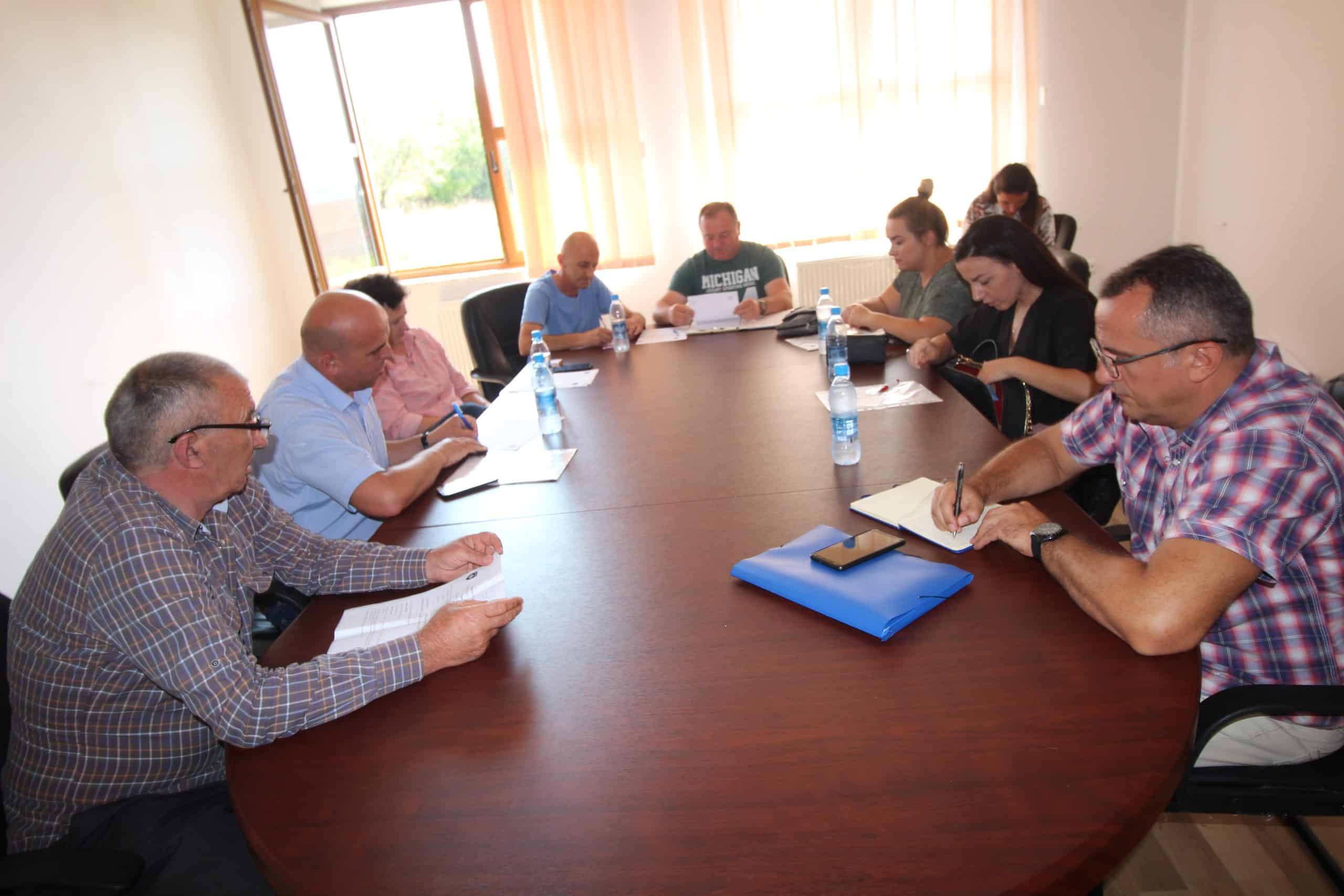 Mbahet  mbledhja  e  tetë  e  rregullt  e Komitetit për  Politik dhe Financa