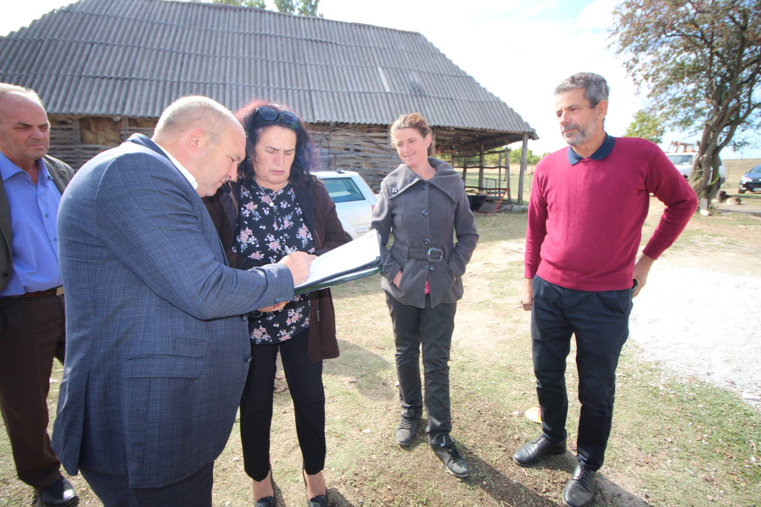 Pranimi teknik i shtëpive të reja për të kthyerit dhe familjet e rrezikuara sociale në Komunën e Novobërdës.