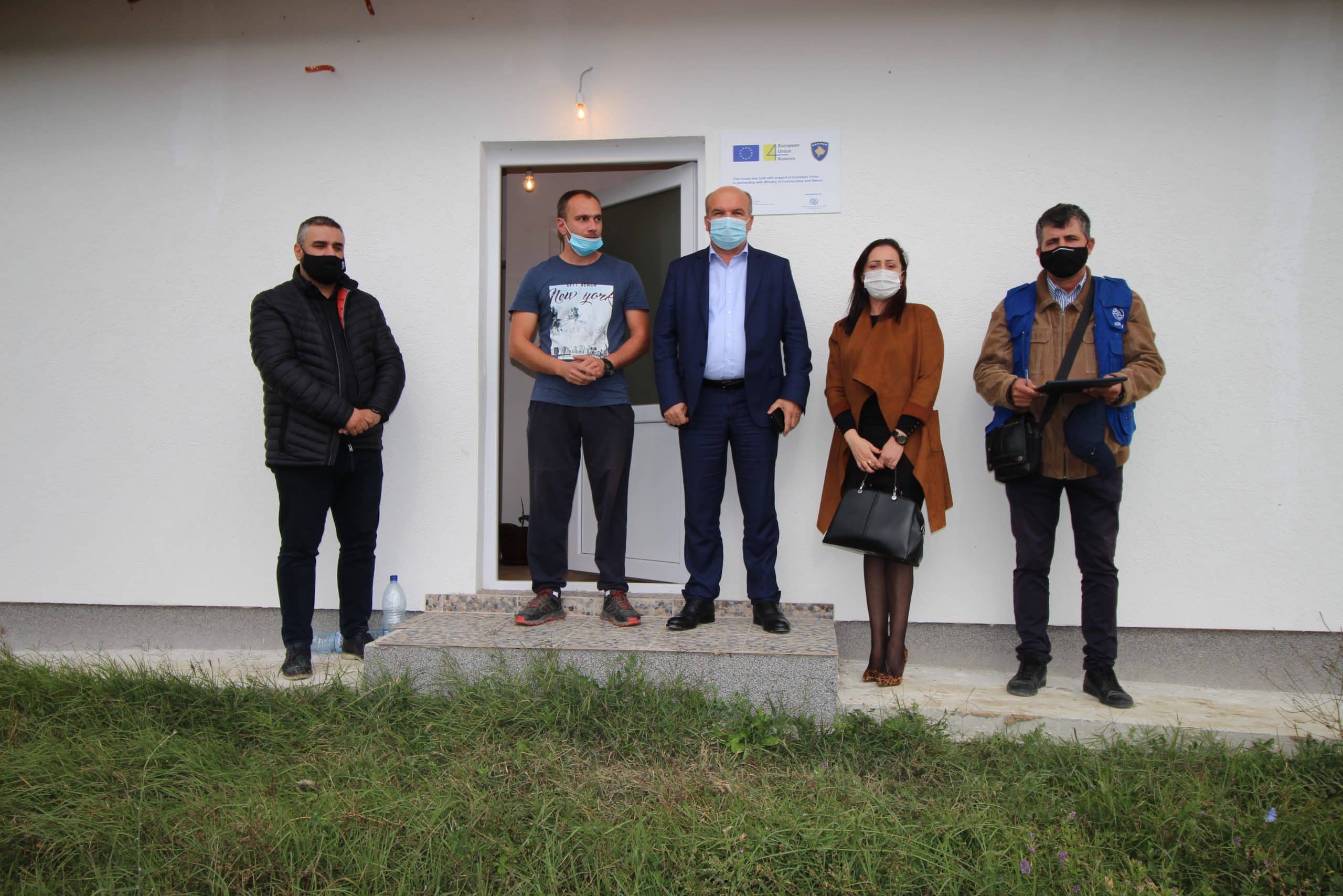 Pranimi teknik i një shtëpie të re për familjen Mitkoviq në fshatin  Kusce e Epërme, në komunen e Novobërdës