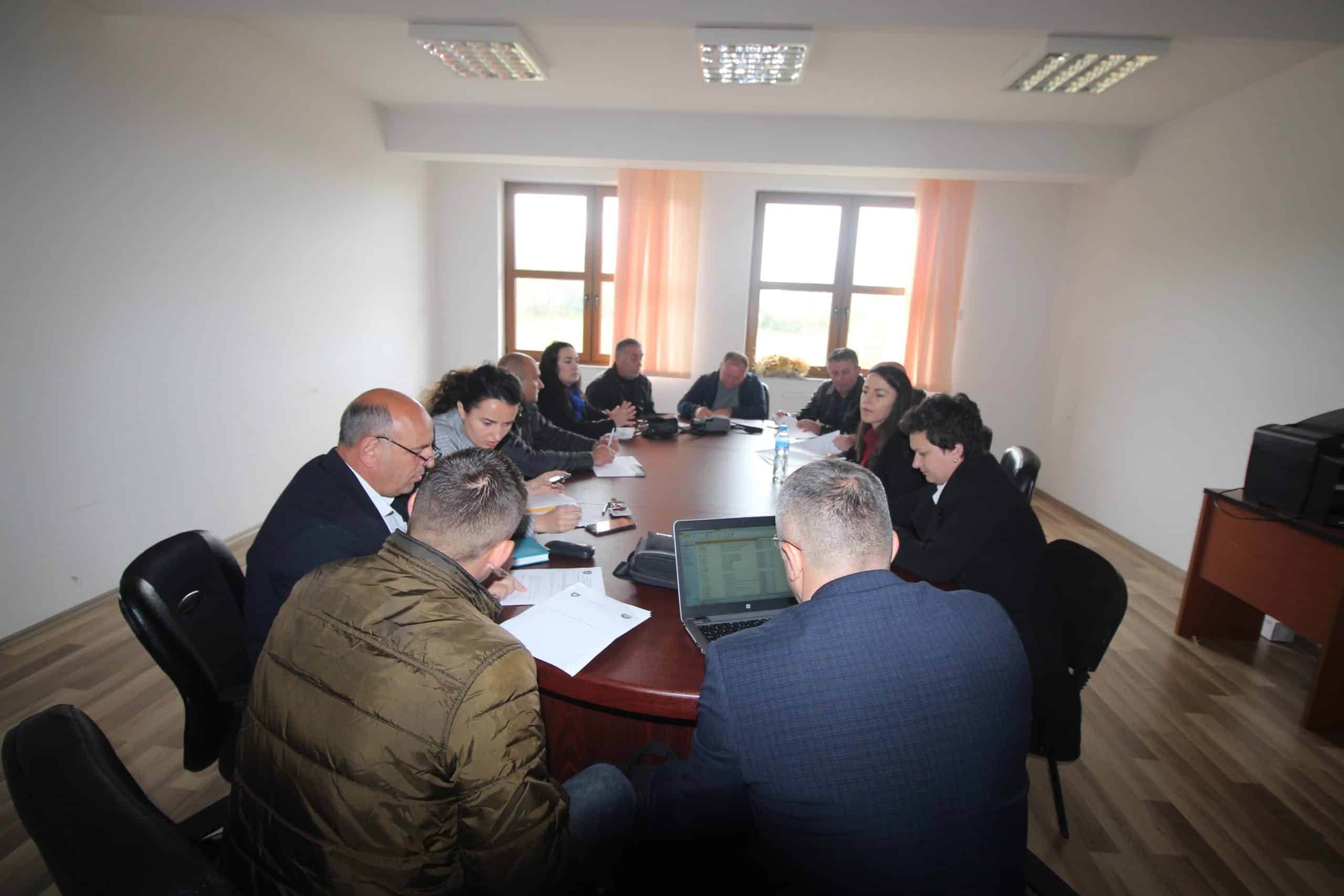 Mbahet  mbledhja  e  katërt  e rregullt e Komitetit për  Politik dhe  Financa