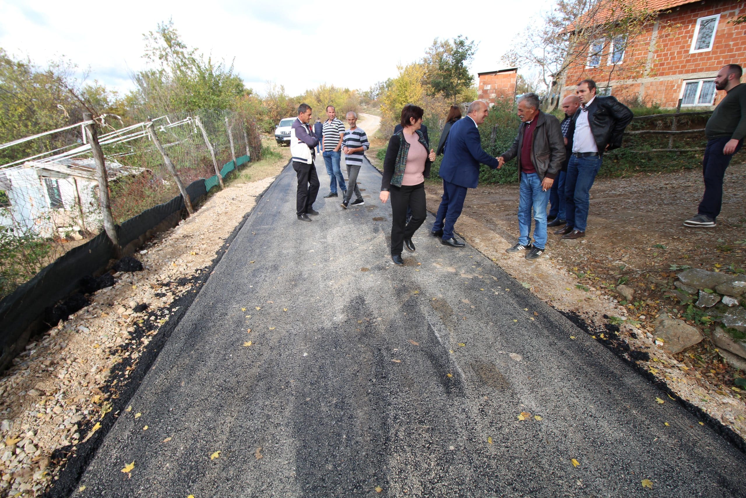 Asfaltimi i rrugës lokale në fshatin Makresh i Poshtëm, komuna e Novobërdës